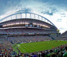 开云官方平台-塞恩斯统治下的暗流涌动，威廉姆斯如何从索伯手中翻盘