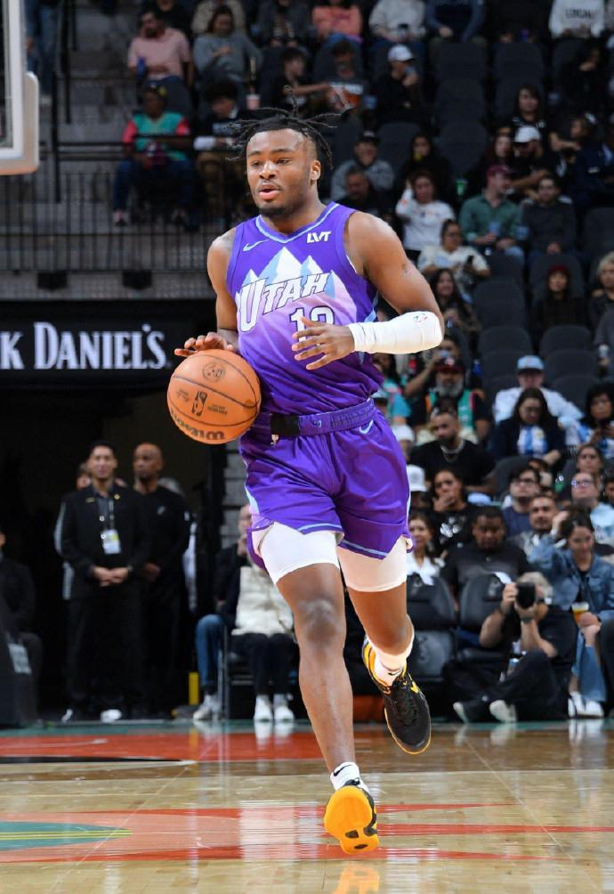 爵士再战灰熊，争取下轮晋级