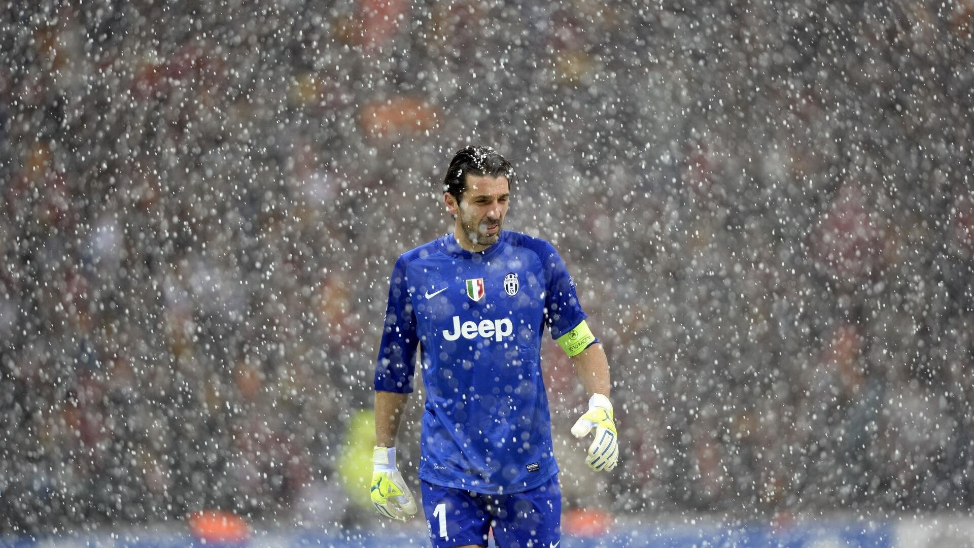 F1年度争冠之夜,拉什福德如何存在感拉满?当足球明星闯入赛车盛宴